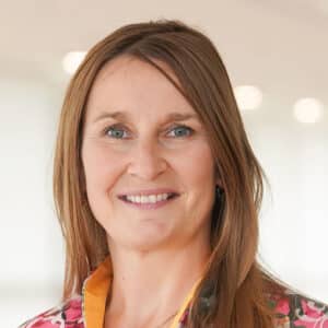 Um Grundsatzentscheidungen in Sachen KI treffen zu können, brauchen vor allem kleine und mittlere Medizintechnik-Unternehmen das richtige Know-how und die richtigen Kompetenzen, sagt Britta Norwat, Projektverantwortliche bei der MedicalMountains GmbH: "Wir freuen uns auf den Austausch und darauf, mit AIQNET Denkanstöße und Anregungen geben zu können."